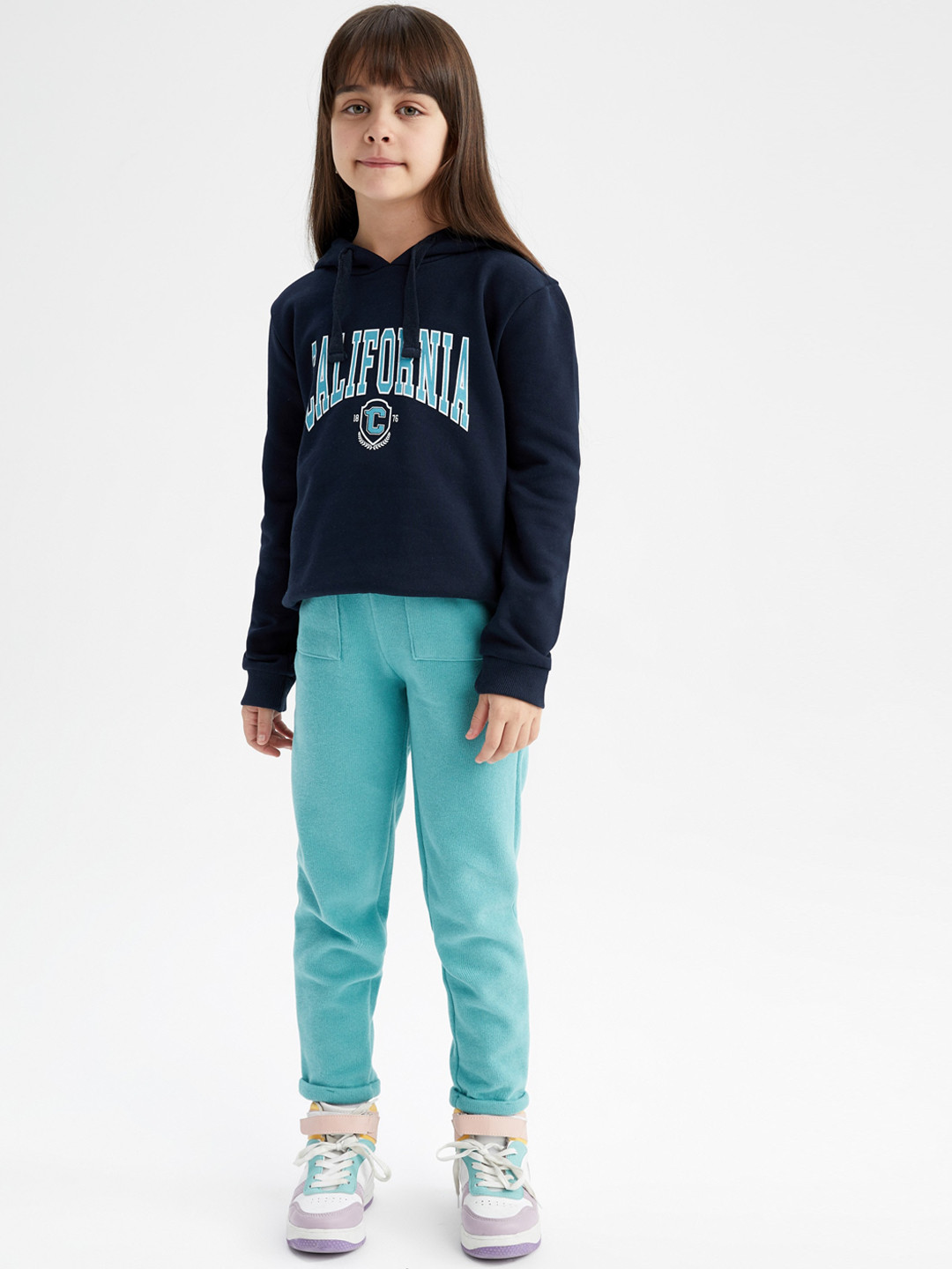 

DeFacto Girls Mid Rise Regular Fit Trousers, Na