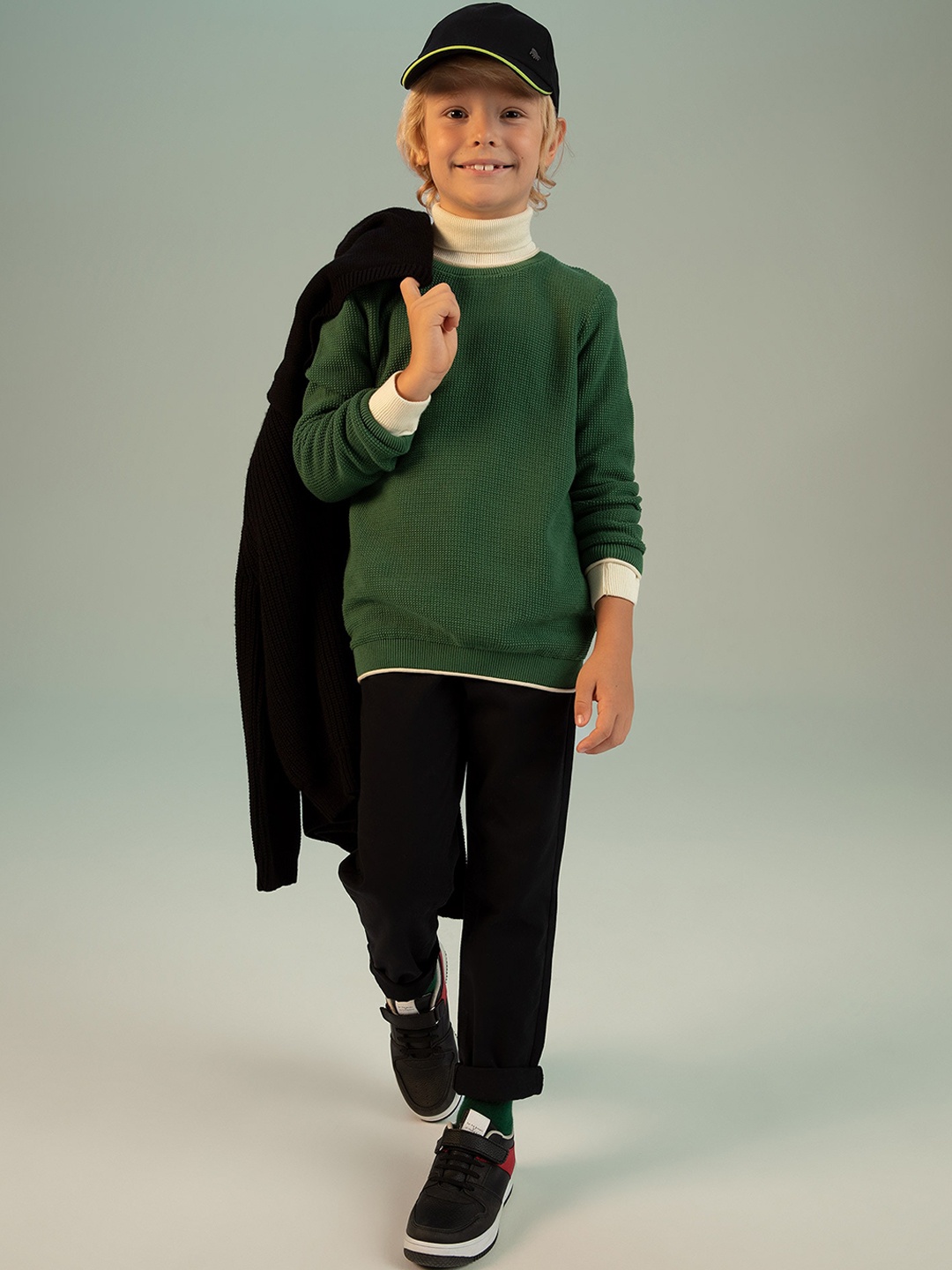 

DeFacto Boys Mid Rise Regular Fit Trousers, Black