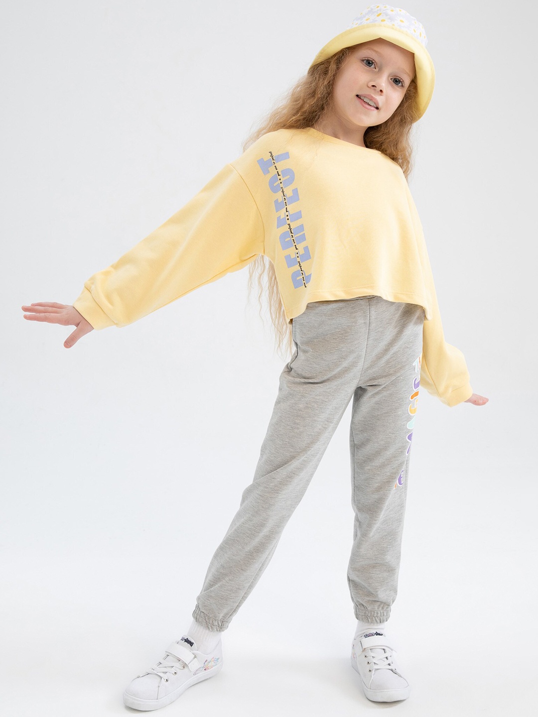 

DeFacto Girls Printed Joggers, Grey