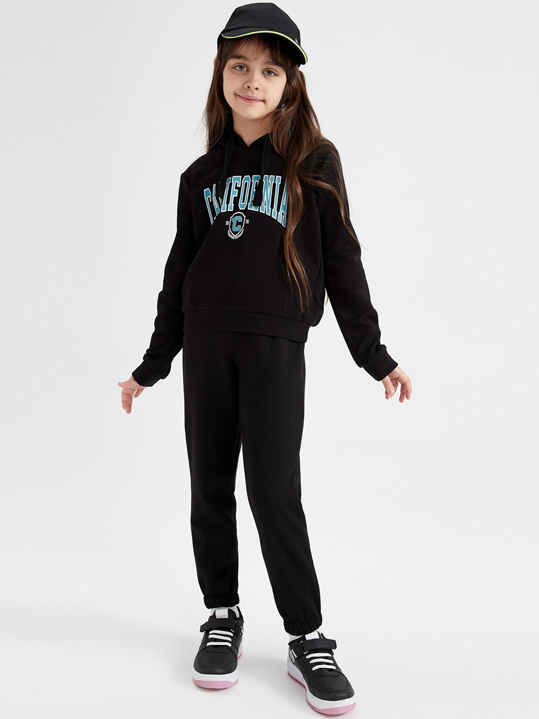 

DeFacto Girls Regular Track Pants, Black
