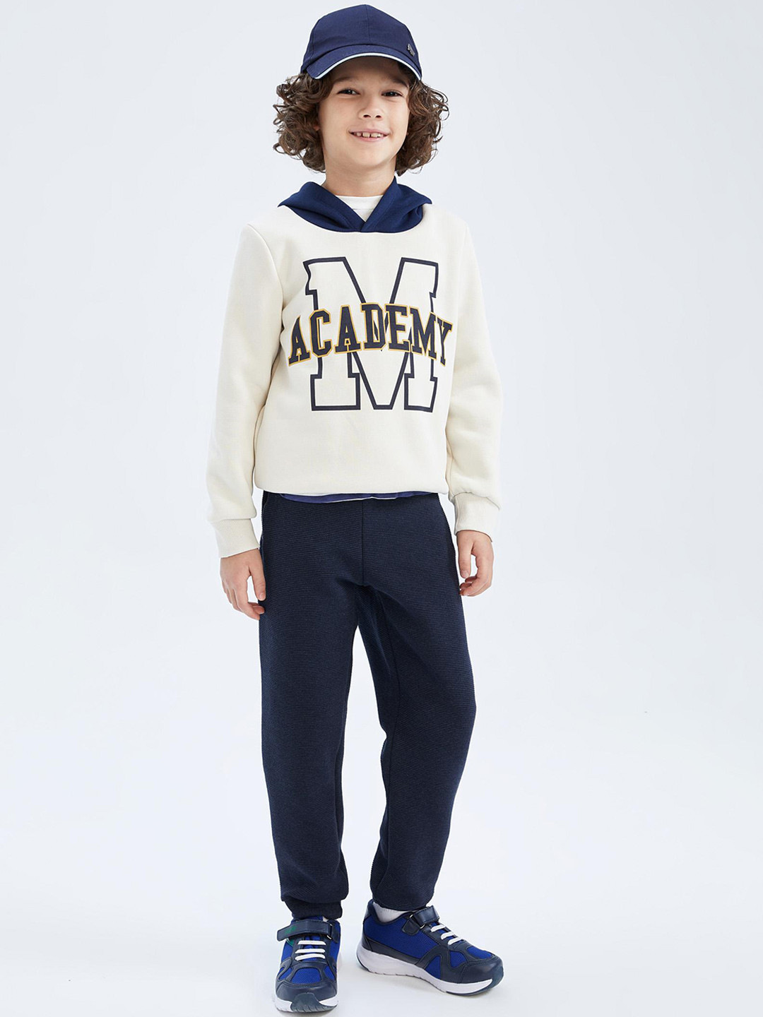 

DeFacto Boys Regular Fit Joggers, Na