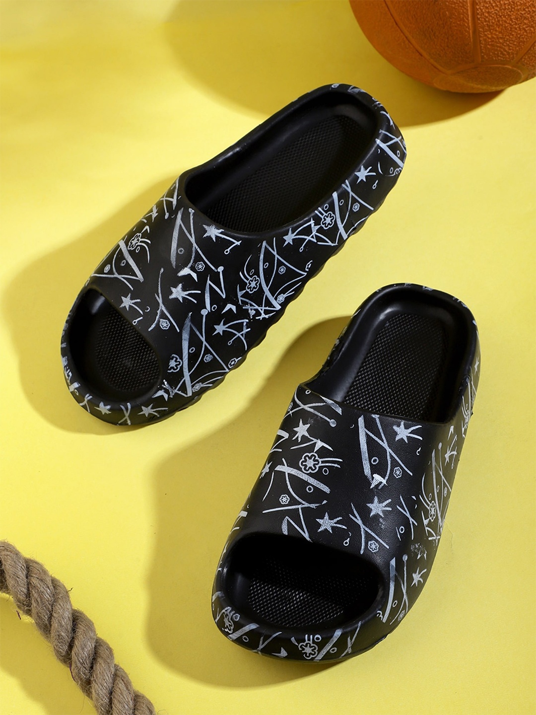 

Pampy Angel Men Printed Rubber Sliders, Black