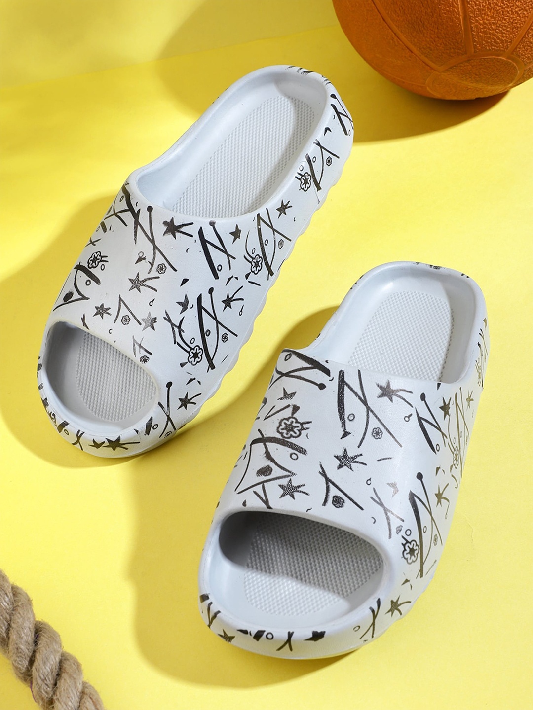 

Pampy Angel Men Printed Rubber Sliders, Grey