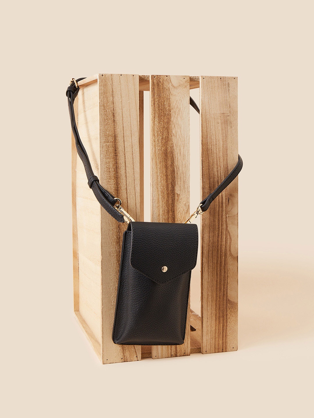 

Accessorize London Women Faux Leather Envelope Phone Bag, Black