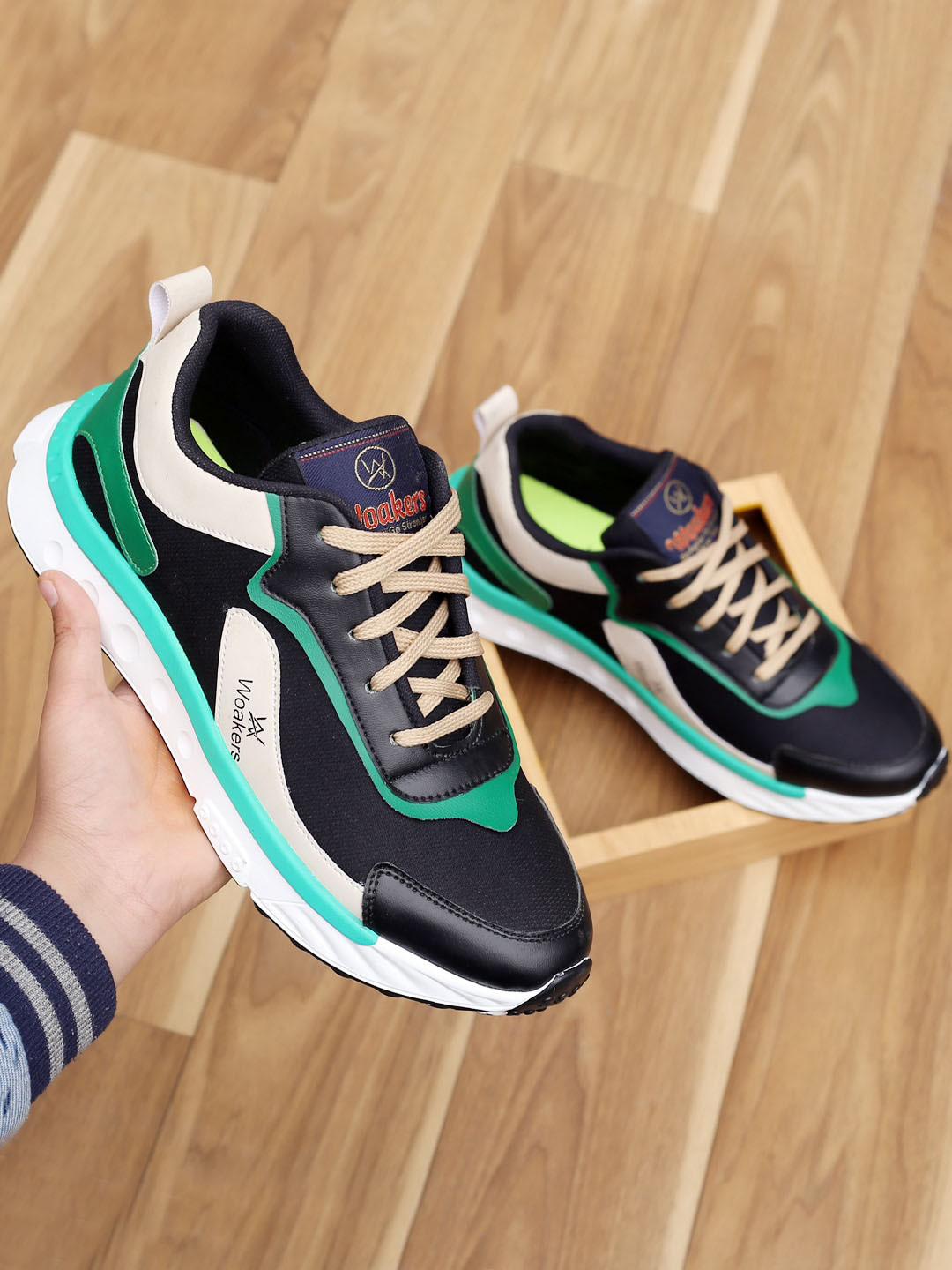 

Woakers Men Waterproof Lining Colourblocked Sneakers, Black