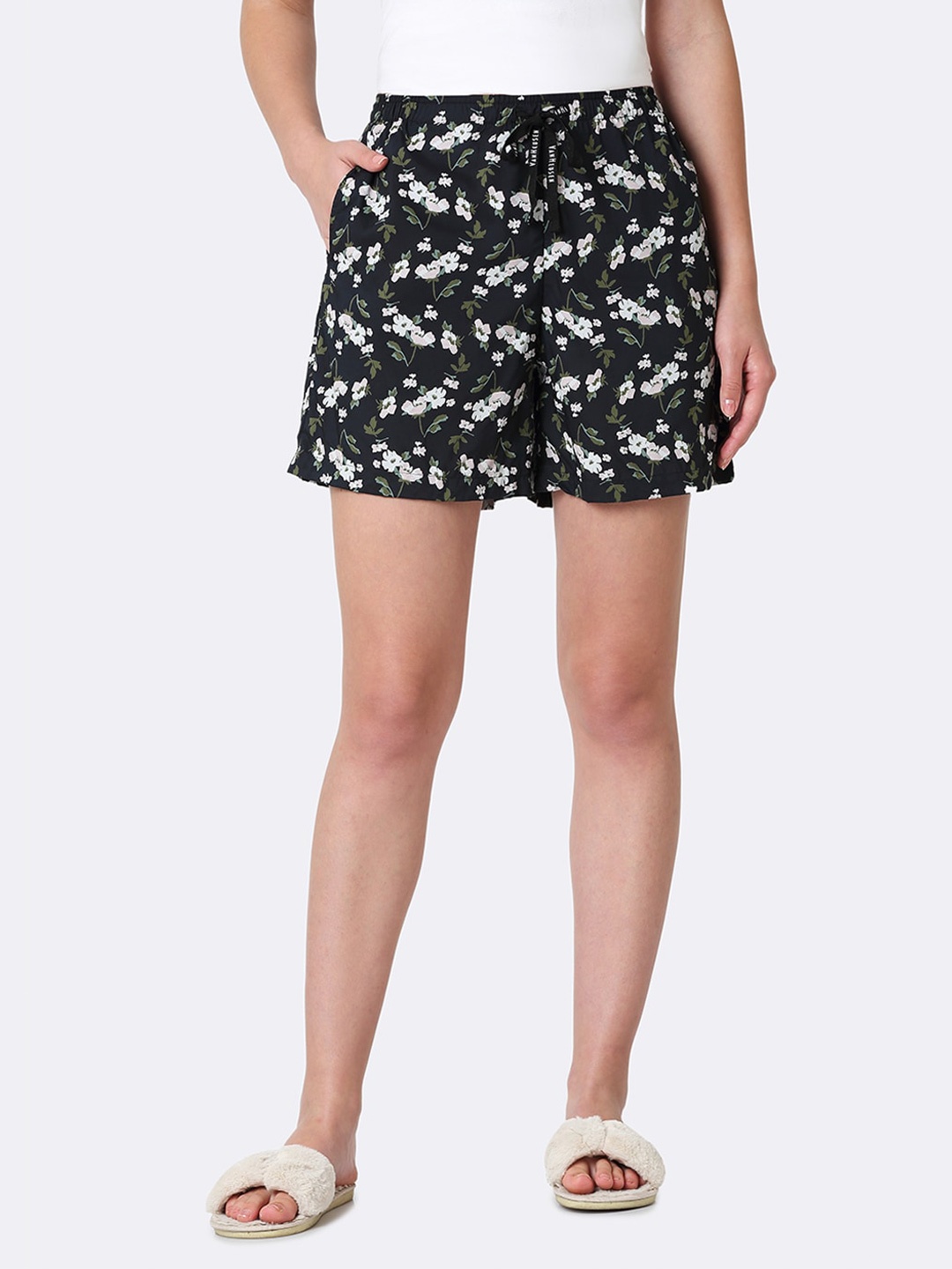 

Van Heusen Anemone Flora Allover Print Functional Pocket Superior Drape Lounge Shorts, Black