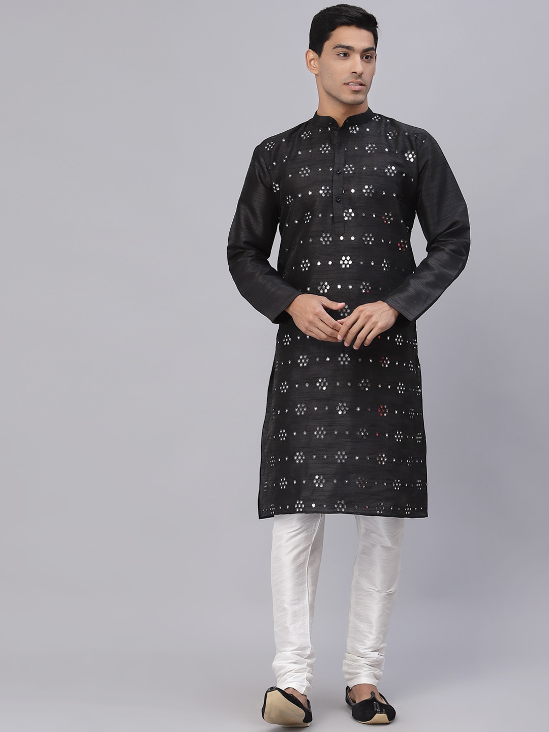 

NEUDIS Men Embroidered Mirror Work Kurta, Black