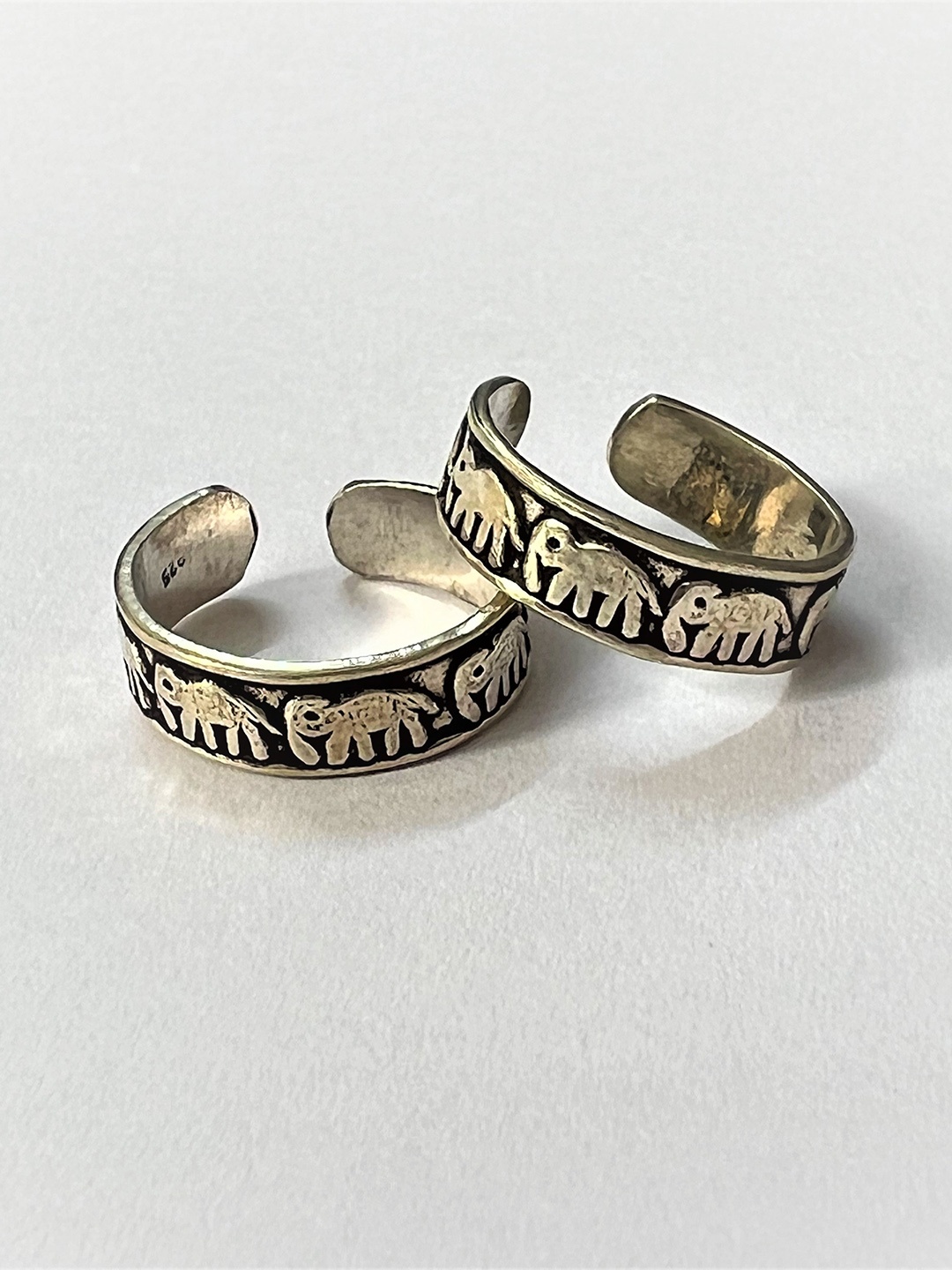 

Arte Jewels Set of 2 925 Silver Elephant detailed Adjustable Toe Rings