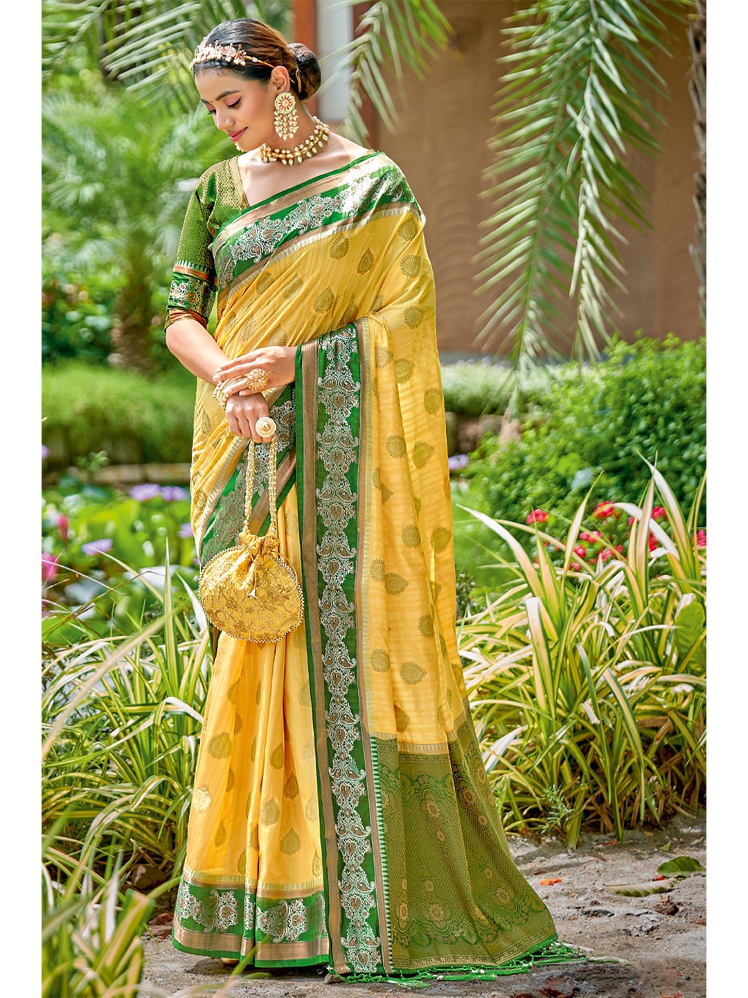 

Exclusiva Woven Design Zari Banarasi Saree, Yellow