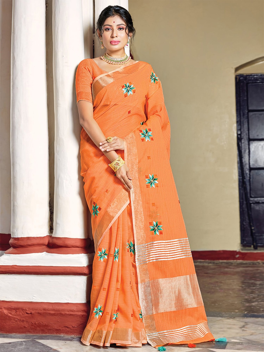 

Exclusiva Floral Zari Pure Linen Saree With Blouse Piece, Orange