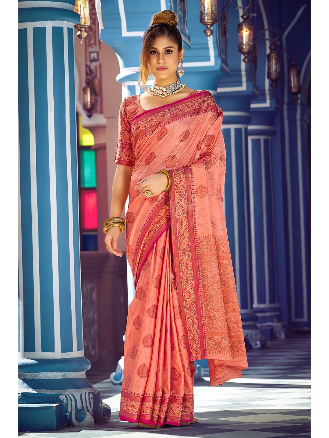 

Exclusiva Woven Design Zari Banarasi Saree, Peach