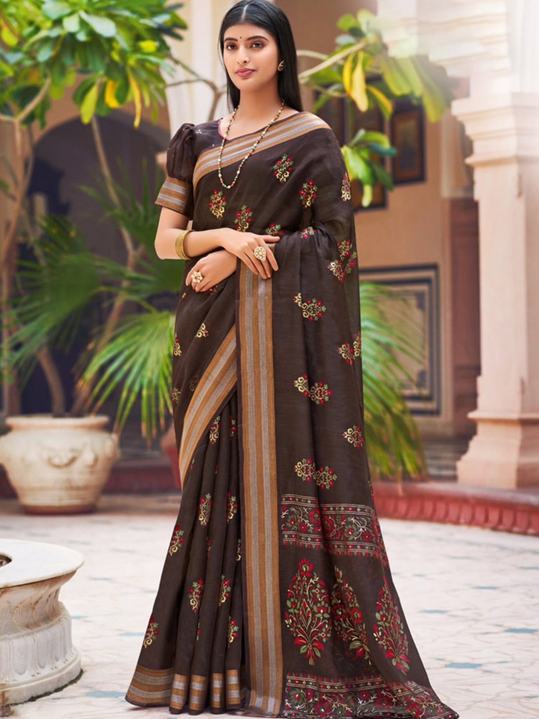 

Exclusiva Floral Silk Blend Saree, Brown