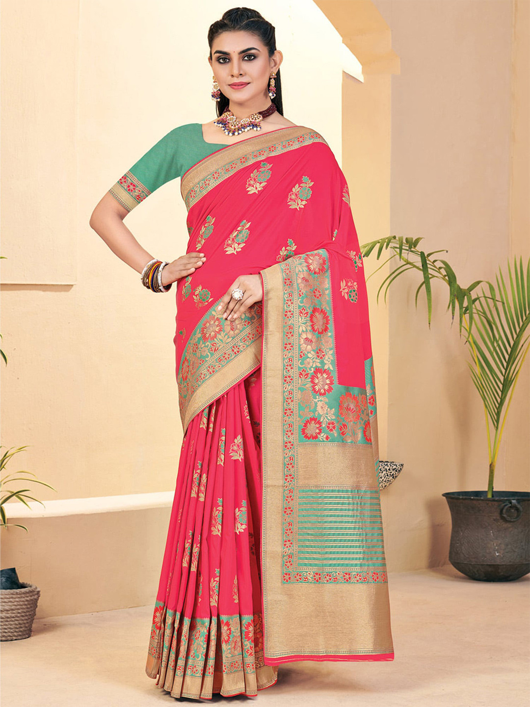 

Exclusiva Floral Zari Silk Blend Banarasi Saree, Pink