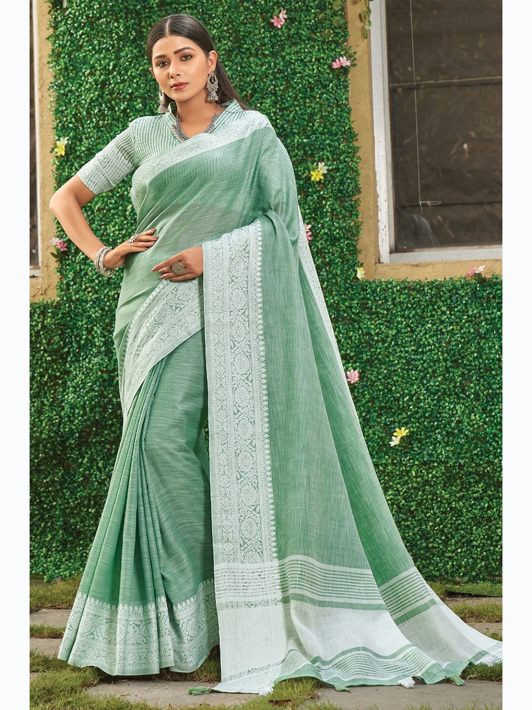 

Exclusiva Woven Design Boarder Pure Linen Saree, Green