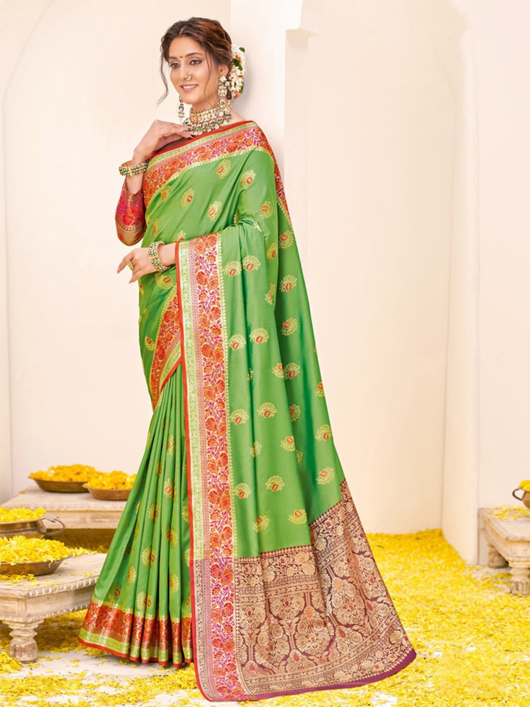 

Exclusiva Woven Design Zari Silk Blend Banarasi Saree, Green
