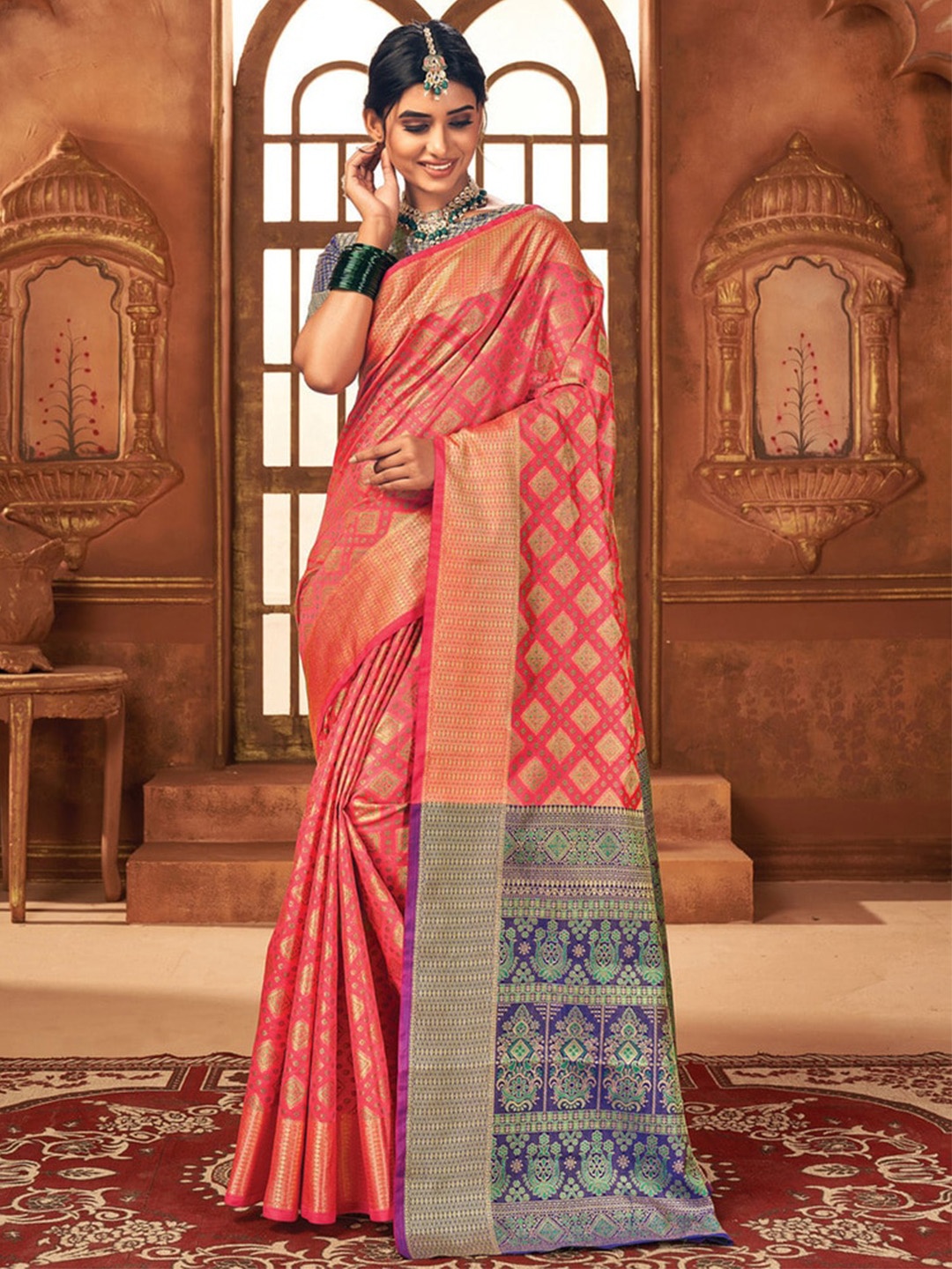 

Exclusiva Woven Design Zari Patola Saree, Pink