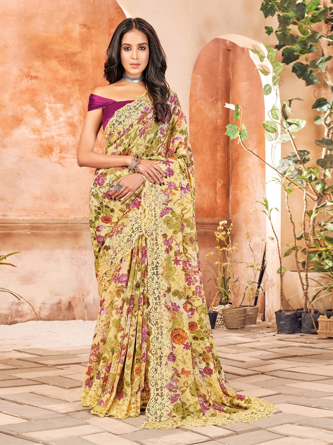 

Exclusiva Floral Printed Saree, Cream