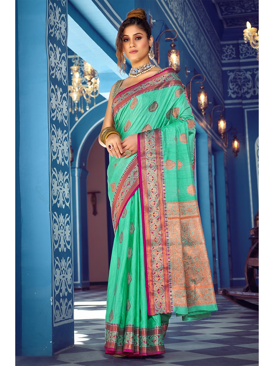 

Exclusiva Green & Pink Woven Design Zari Silk Blend Banarasi Saree
