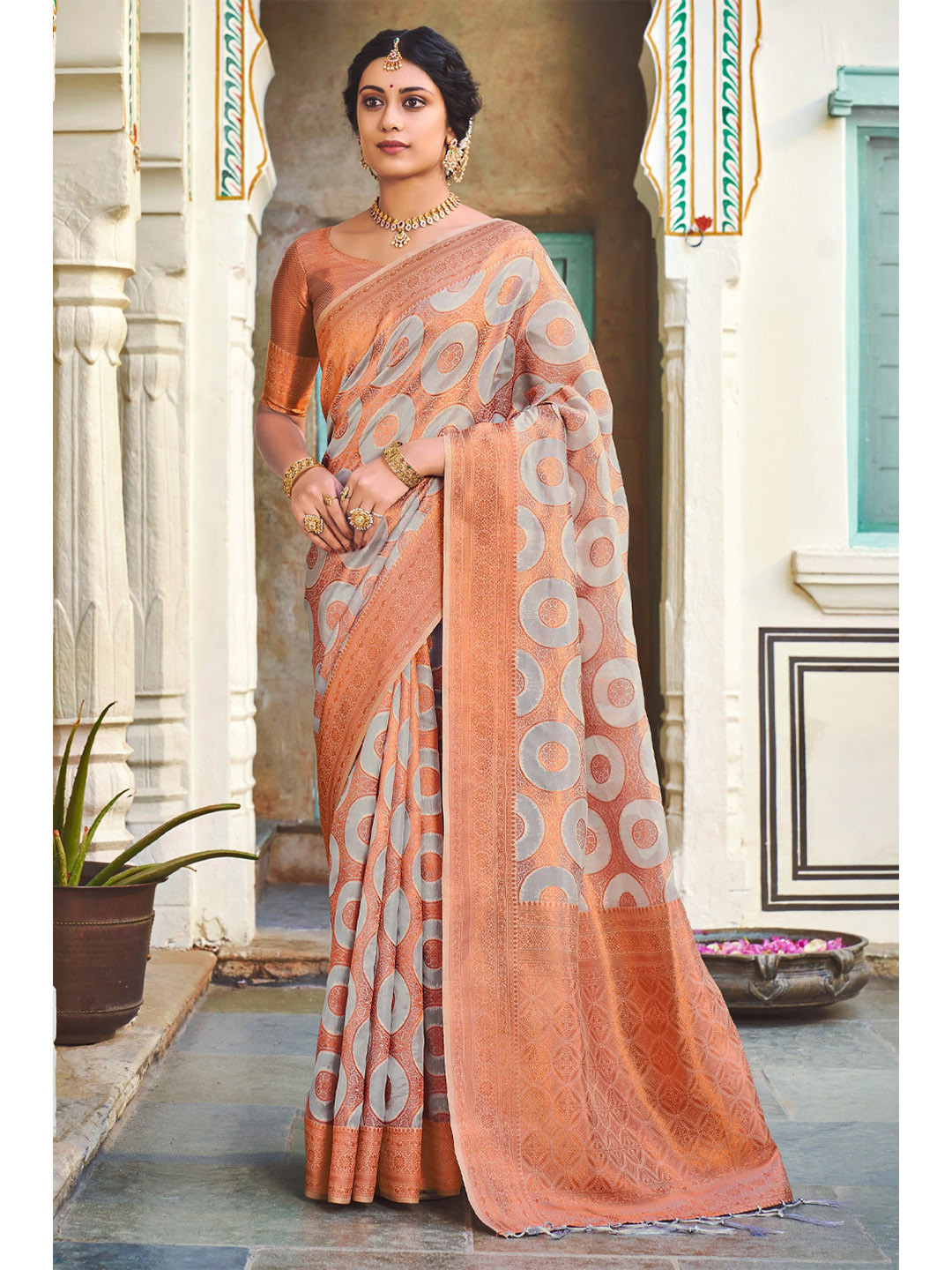 

Exclusiva Woven Design Zari Organza Saree, Grey
