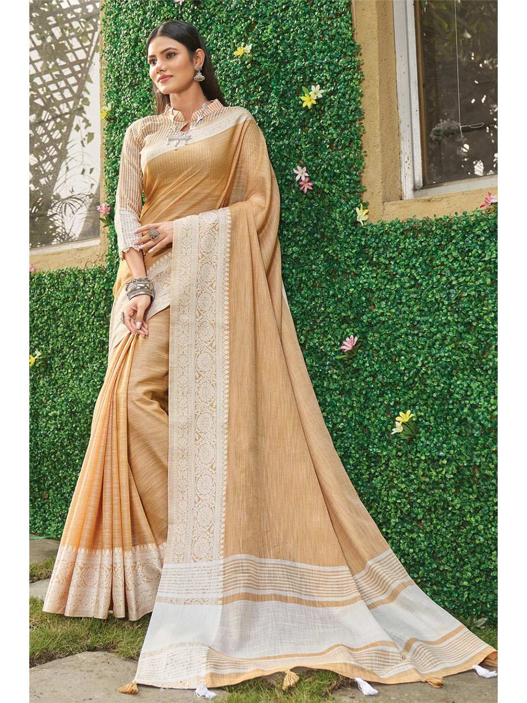

Exclusiva Pure Linen Saree, Orange