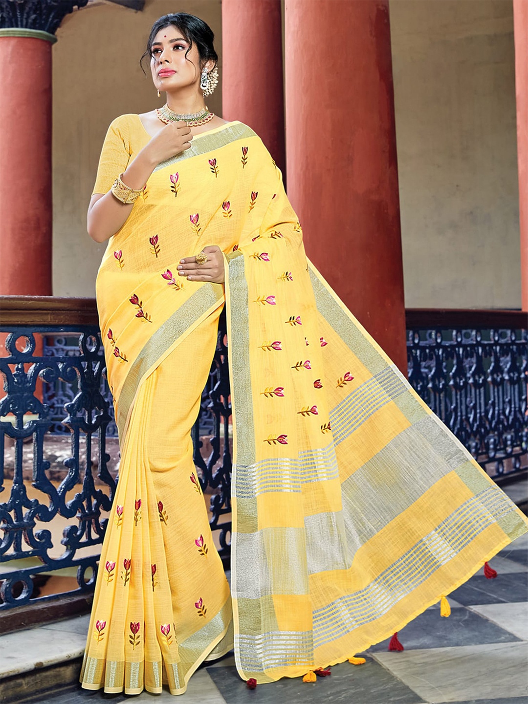 

Exclusiva Floral Zari Pure Linen Saree, Yellow