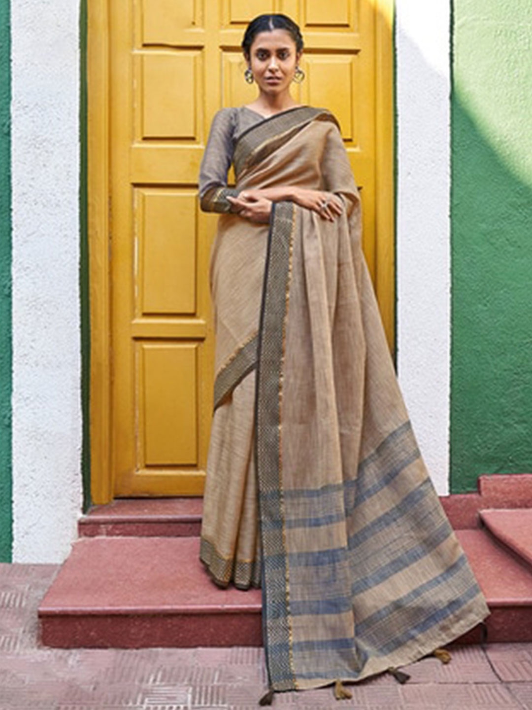 

Exclusiva Pure Linen Saree, Beige
