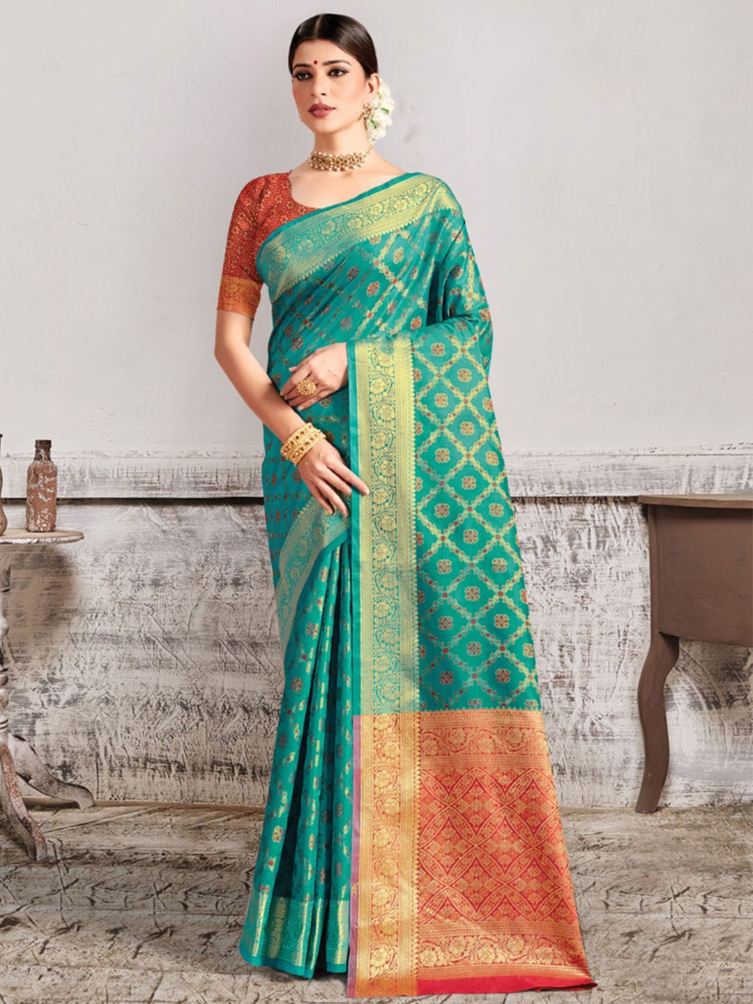 

Exclusiva Floral Zari Patola Saree, Green