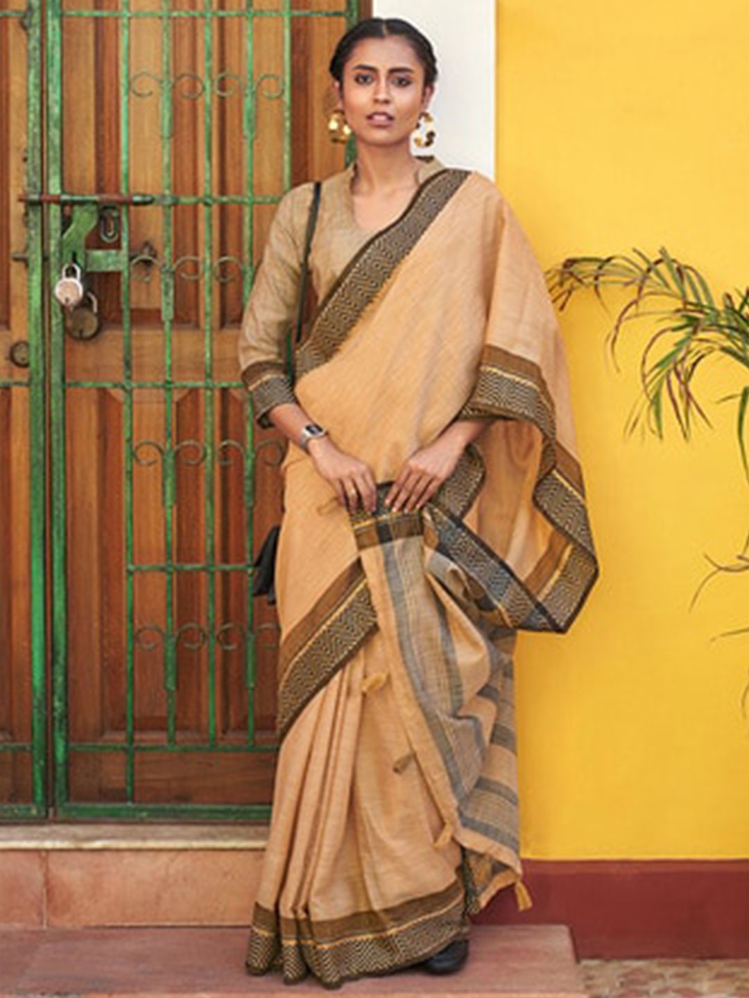 

Exclusiva Pure Linen Saree, Cream