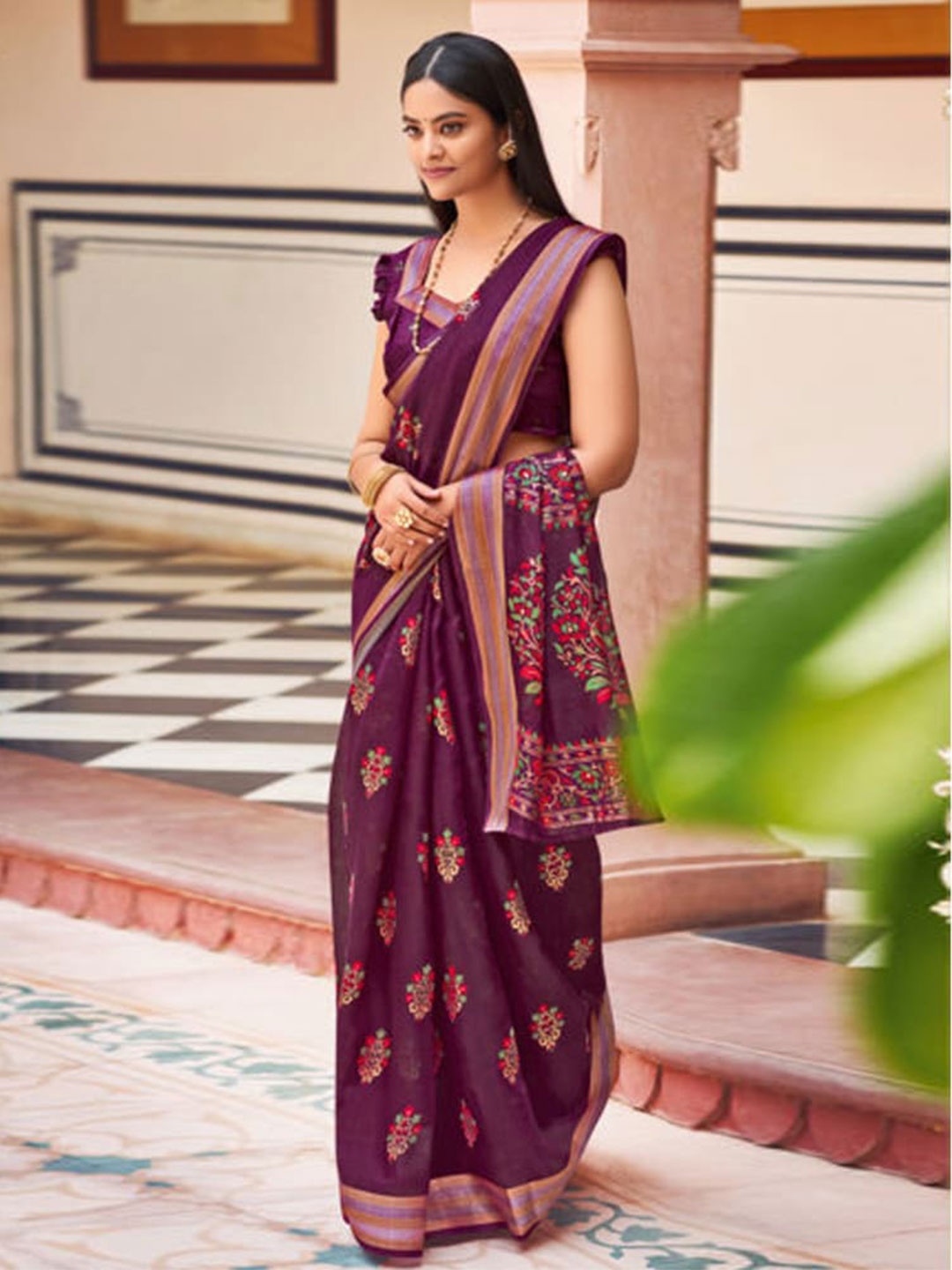 

Exclusiva Ethnic Printed Saree, Magenta