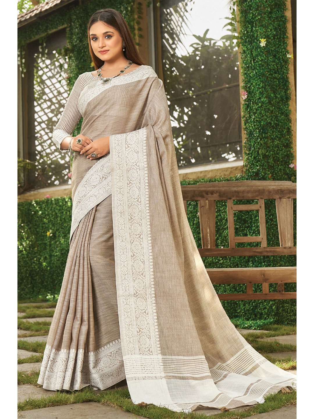 

Exclusiva Pure Linen Saree, Beige