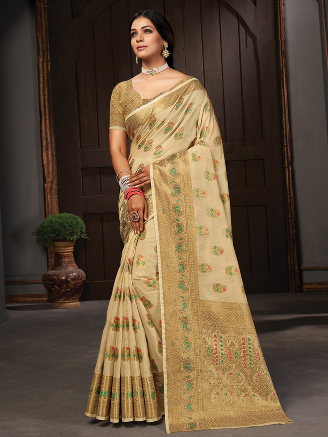 

Exclusiva Floral Zari Pure Cotton Saree, Beige