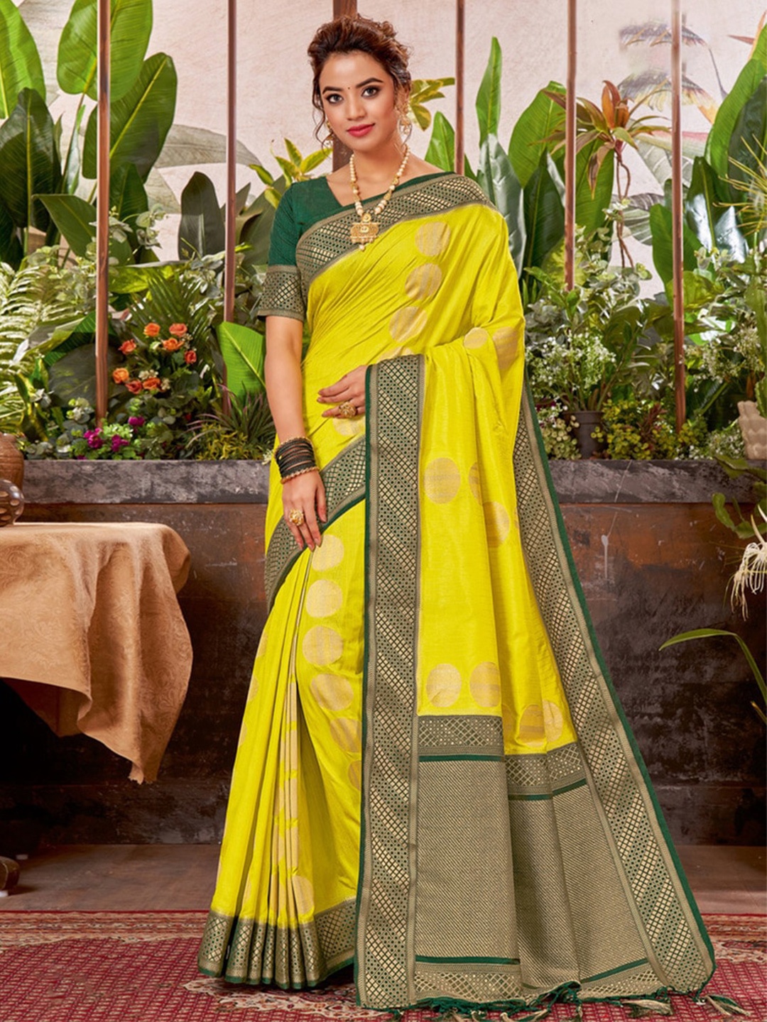 

Exclusiva Ethnic Motifs Zari Banarasi Saree, Yellow