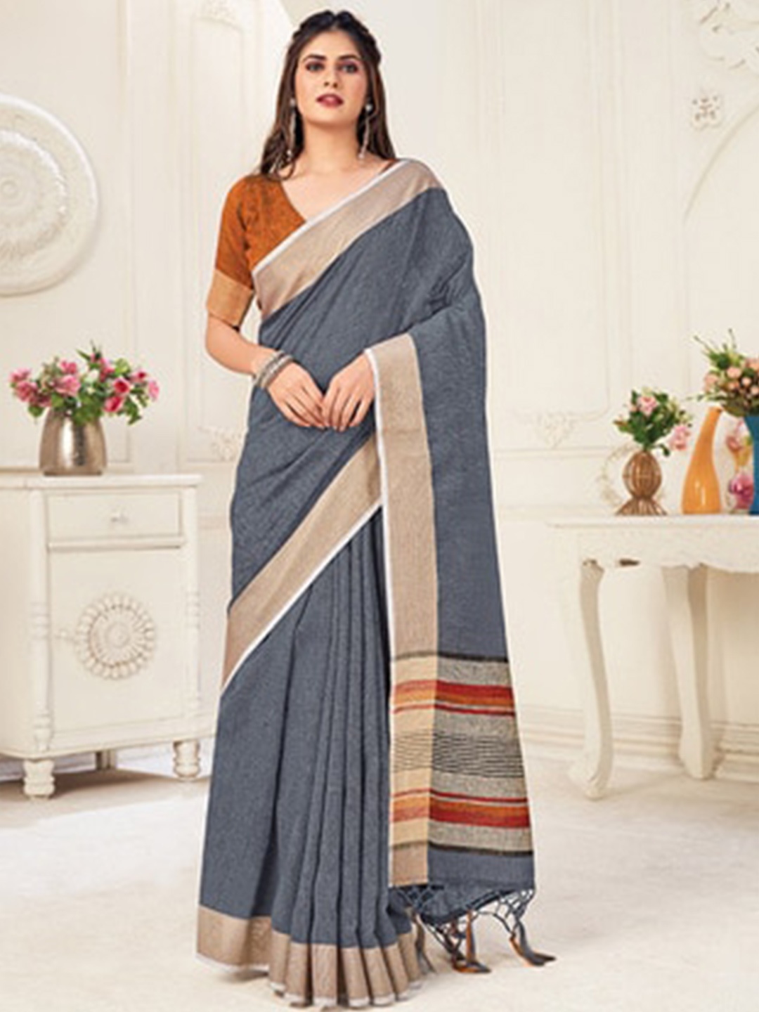 

Exclusiva Linen Blend Saree With Blouse Piece, Grey