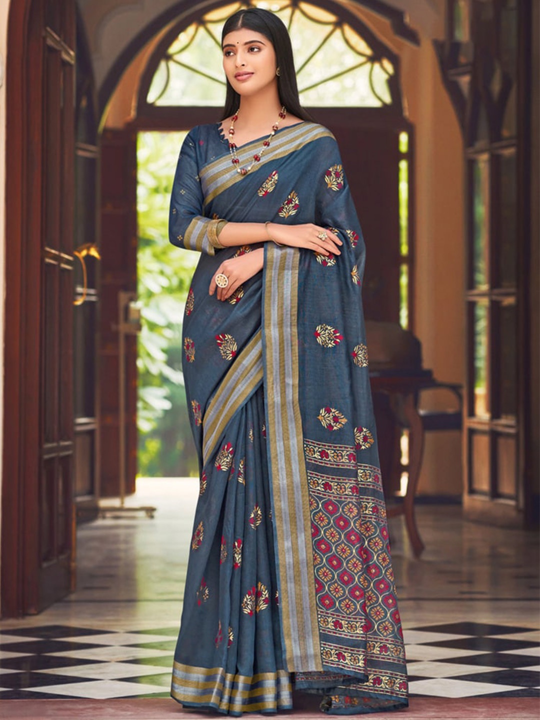 

Exclusiva Ethnic Motifs Silk Blend Saree, Grey