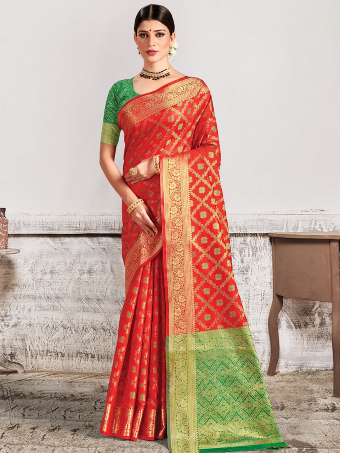 

Exclusiva Woven Design Zari Silk Blend Patola Saree With Blouse Piece, Red