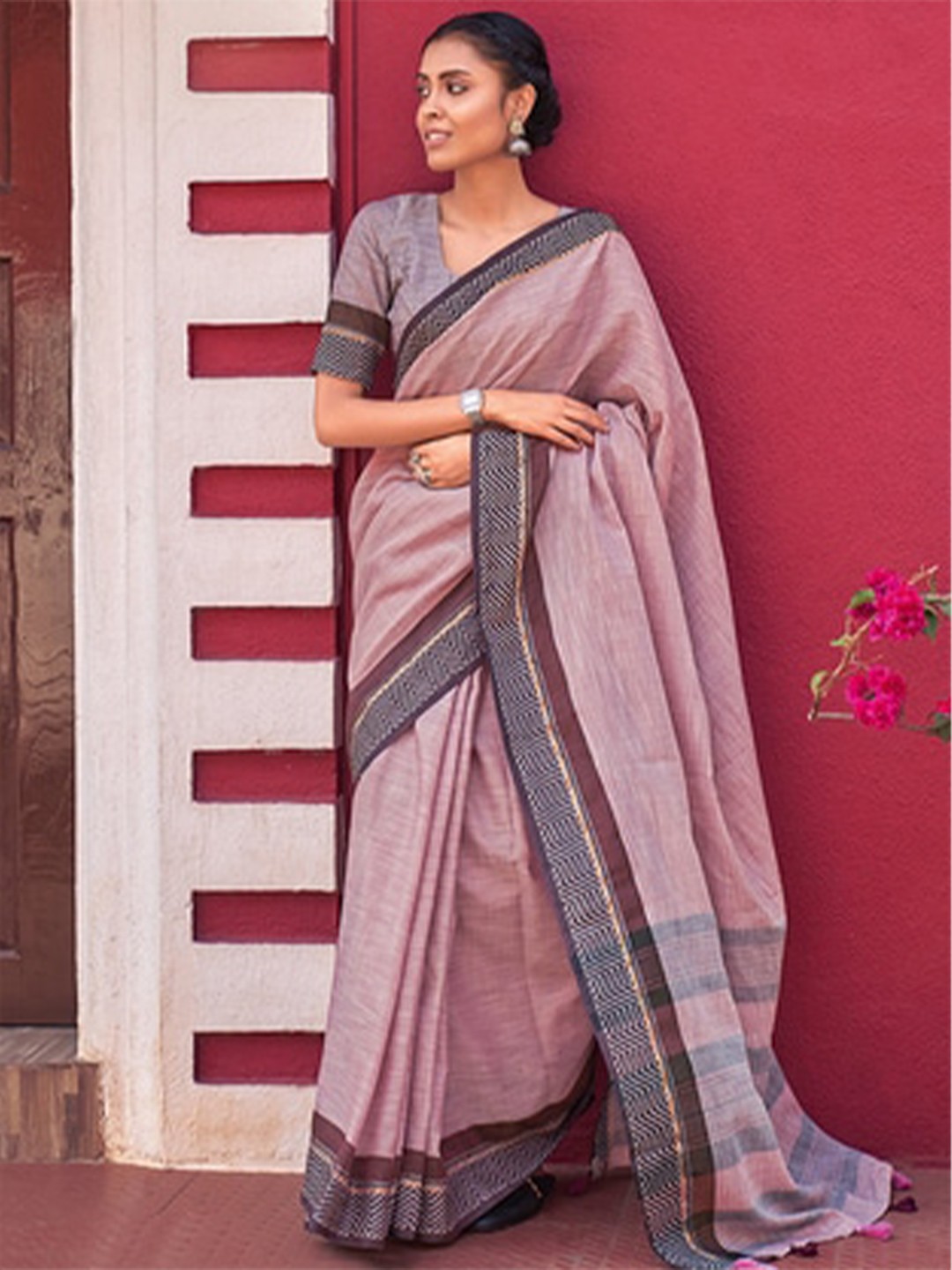 

Exclusiva Pure Linen Saree With Blouse Piece, Purple