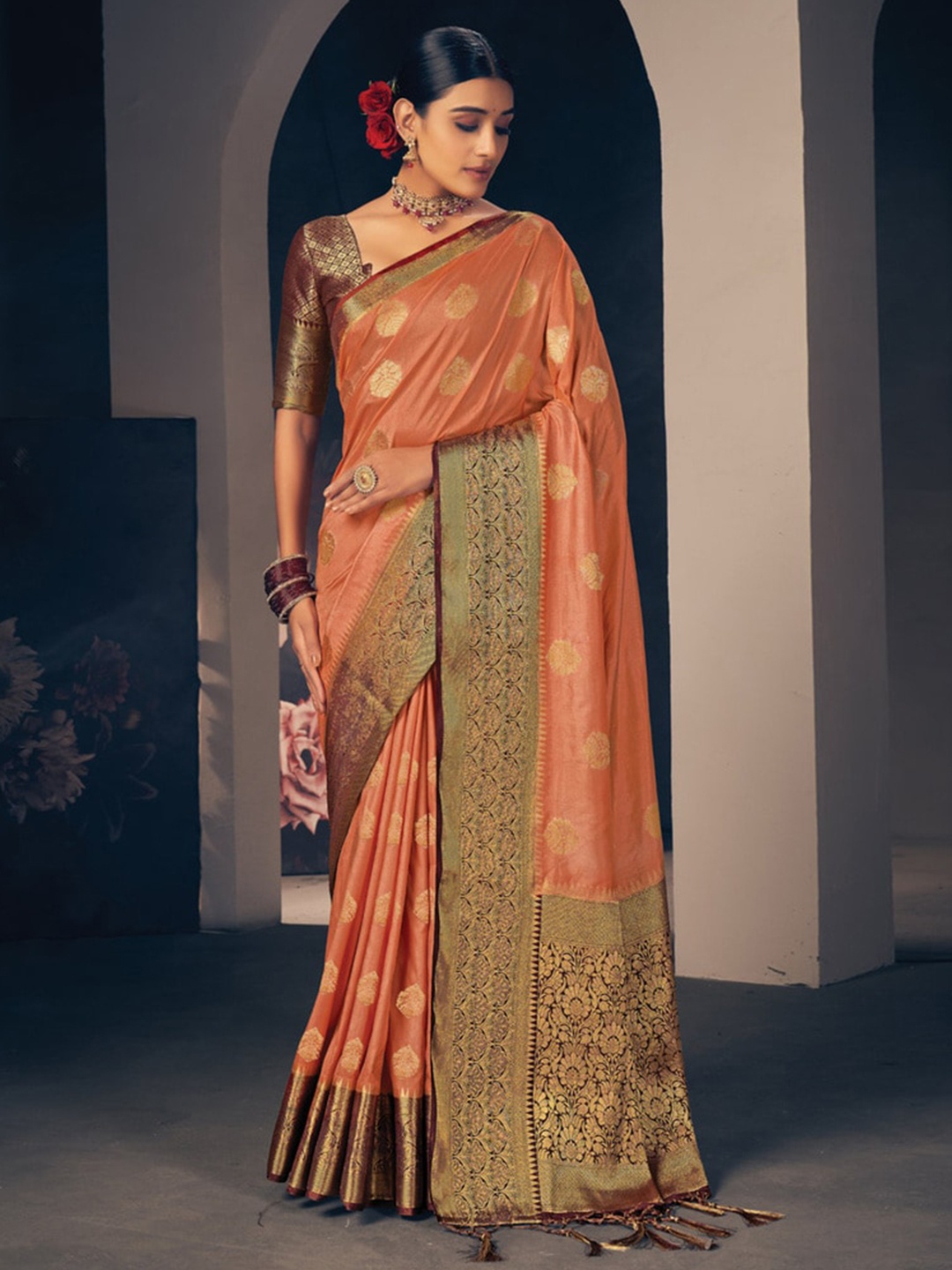 

Exclusiva Woven Design Silk Blend Banarasi Zari Saree, Peach