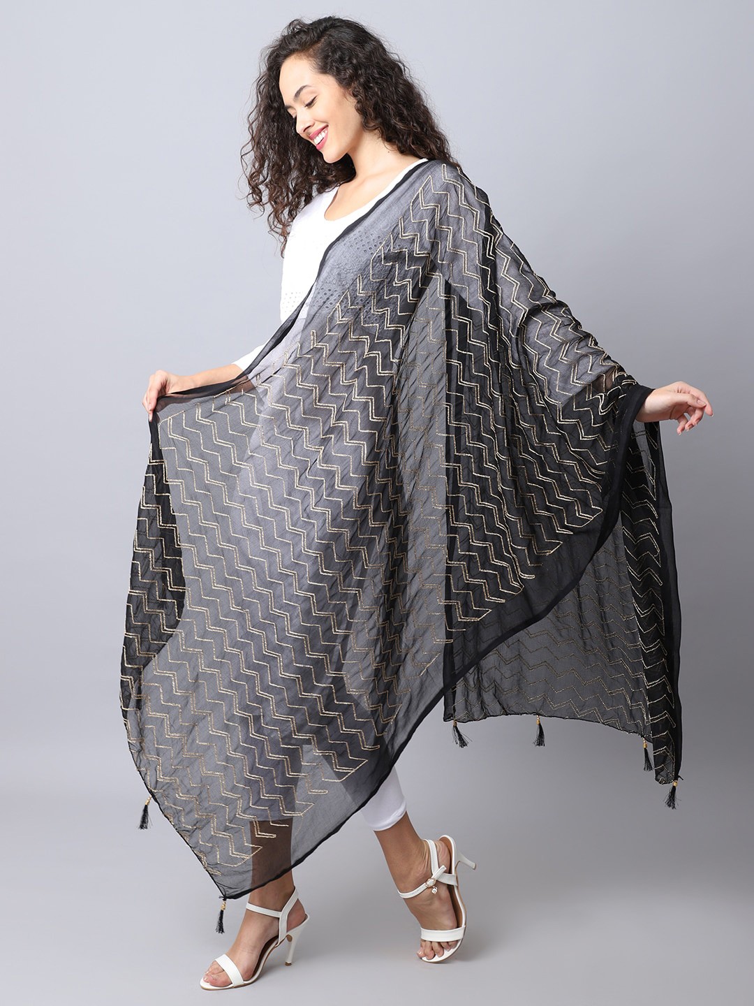 

GLAM STORY Geometric Printed Dupatta, Black