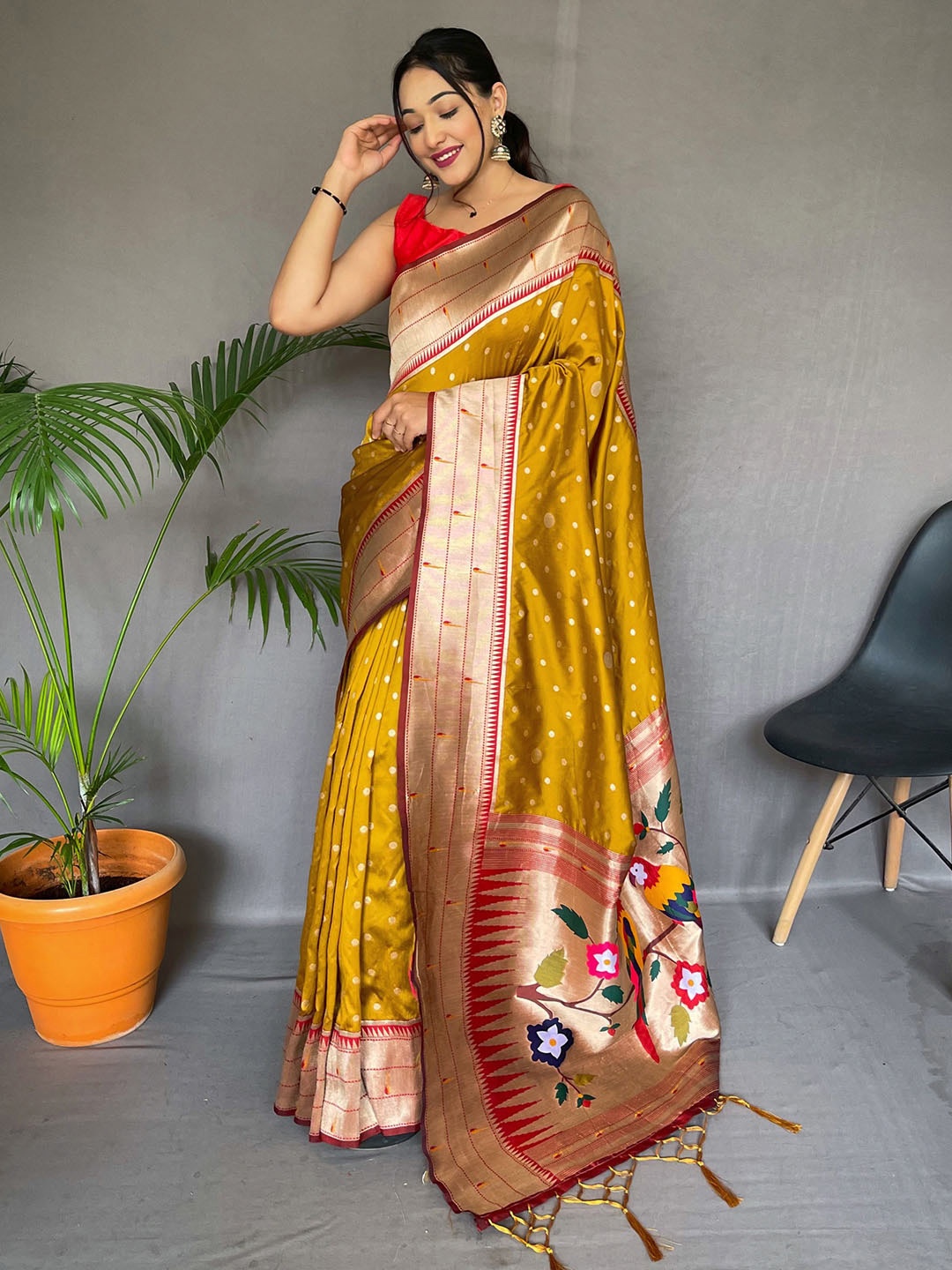 

KARAGIRI Floral Zari Silk Blend Paithani Saree, Mustard