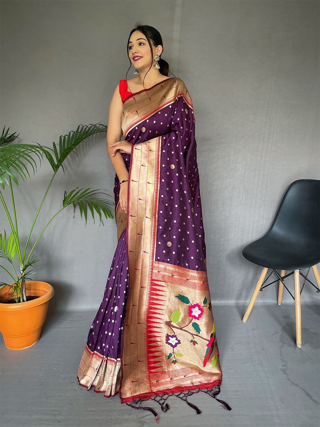 

KARAGIRI Woven Design Zari Paithani Saree, Violet