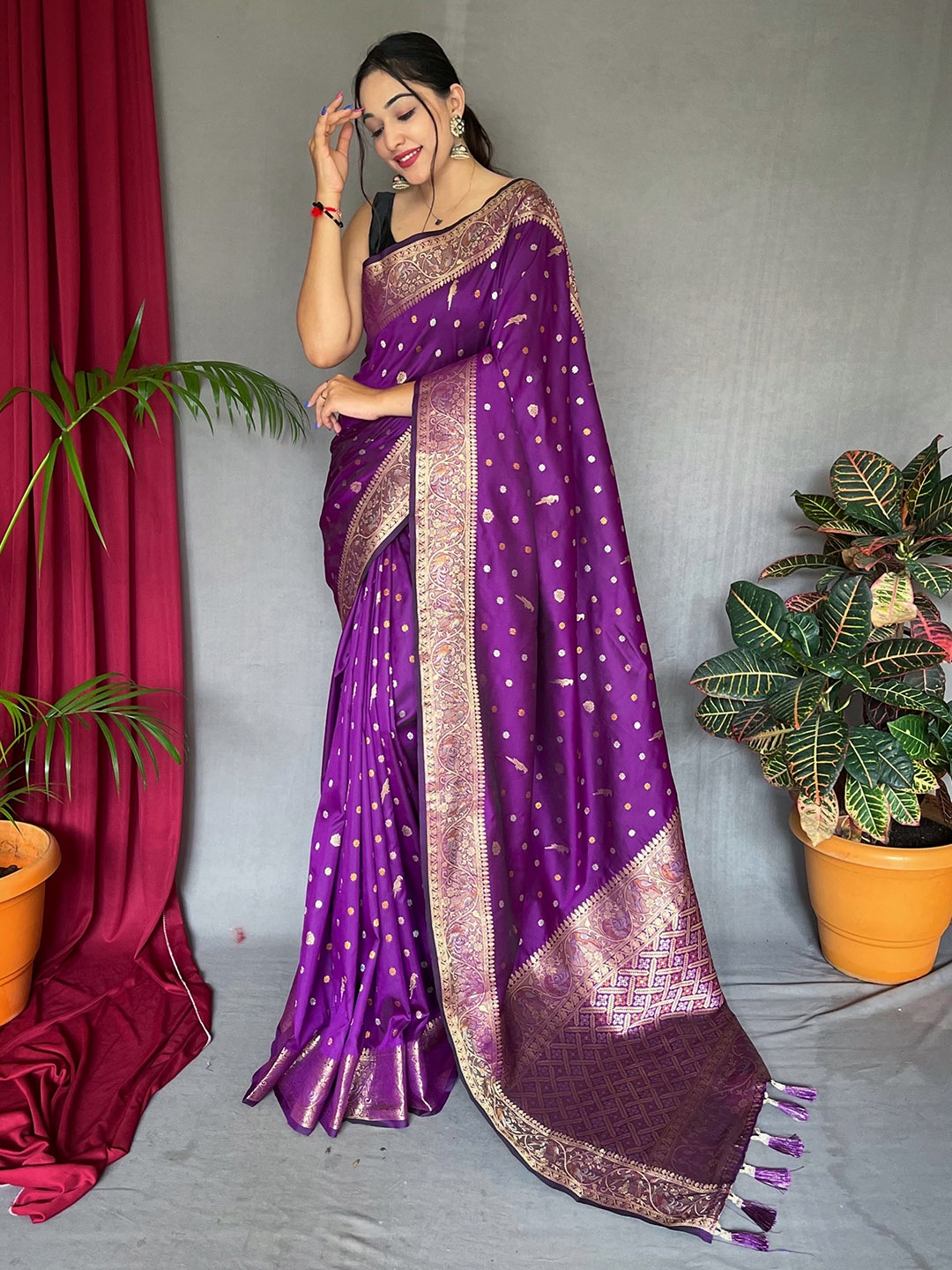 

KARAGIRI Woven Design Zari Silk Blend Saree With Blouse Piece, Violet