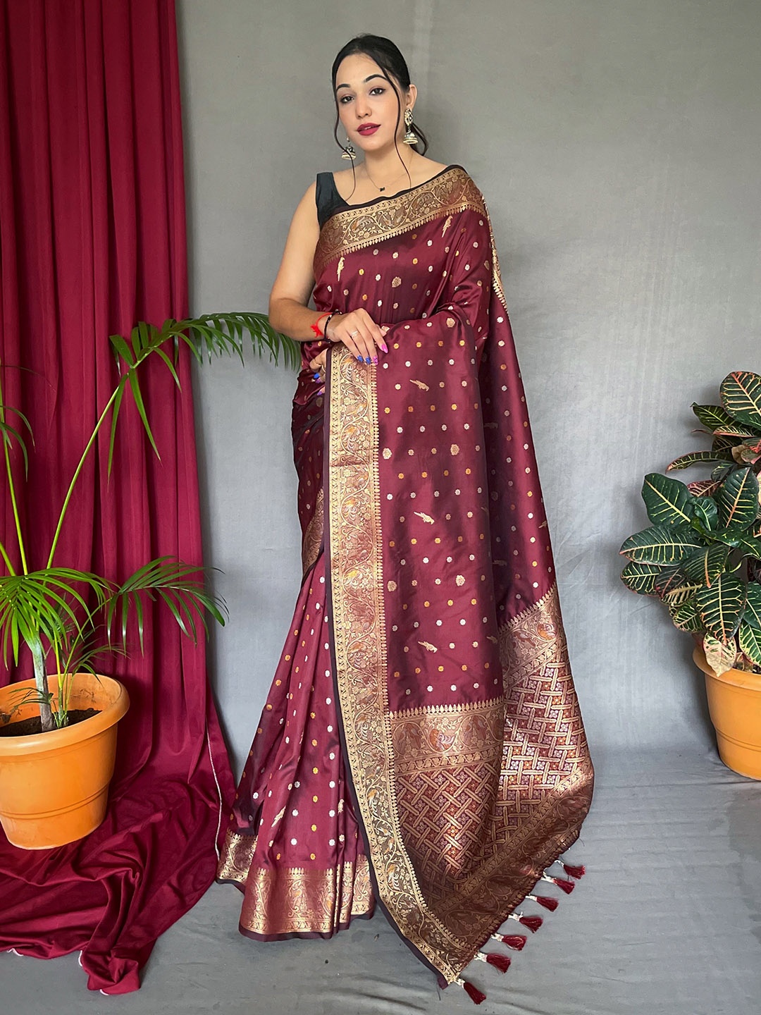 

KARAGIRI Woven Design Zari Saree, Brown