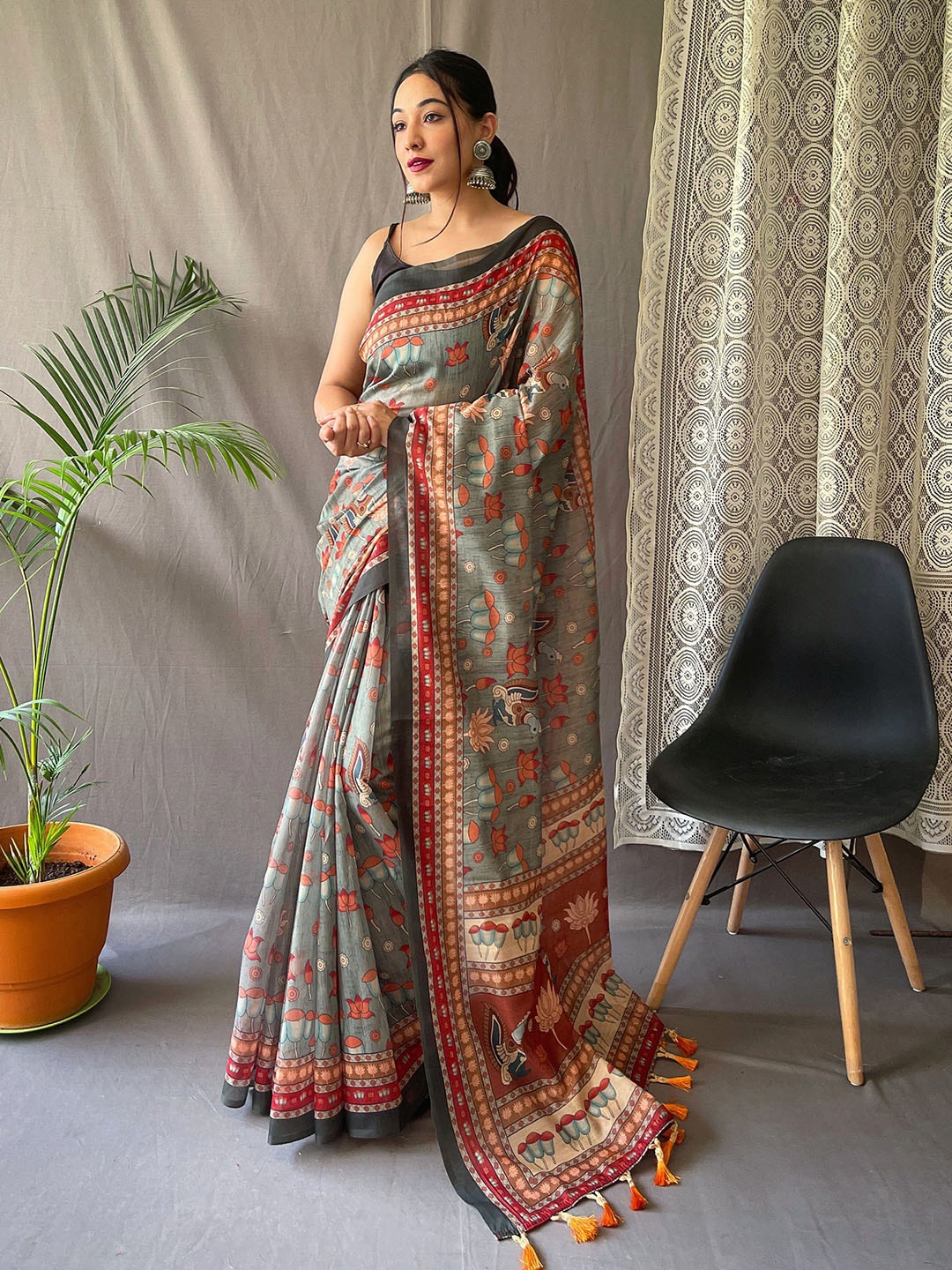 

KARAGIRI Kalamkari Printed Saree, Grey