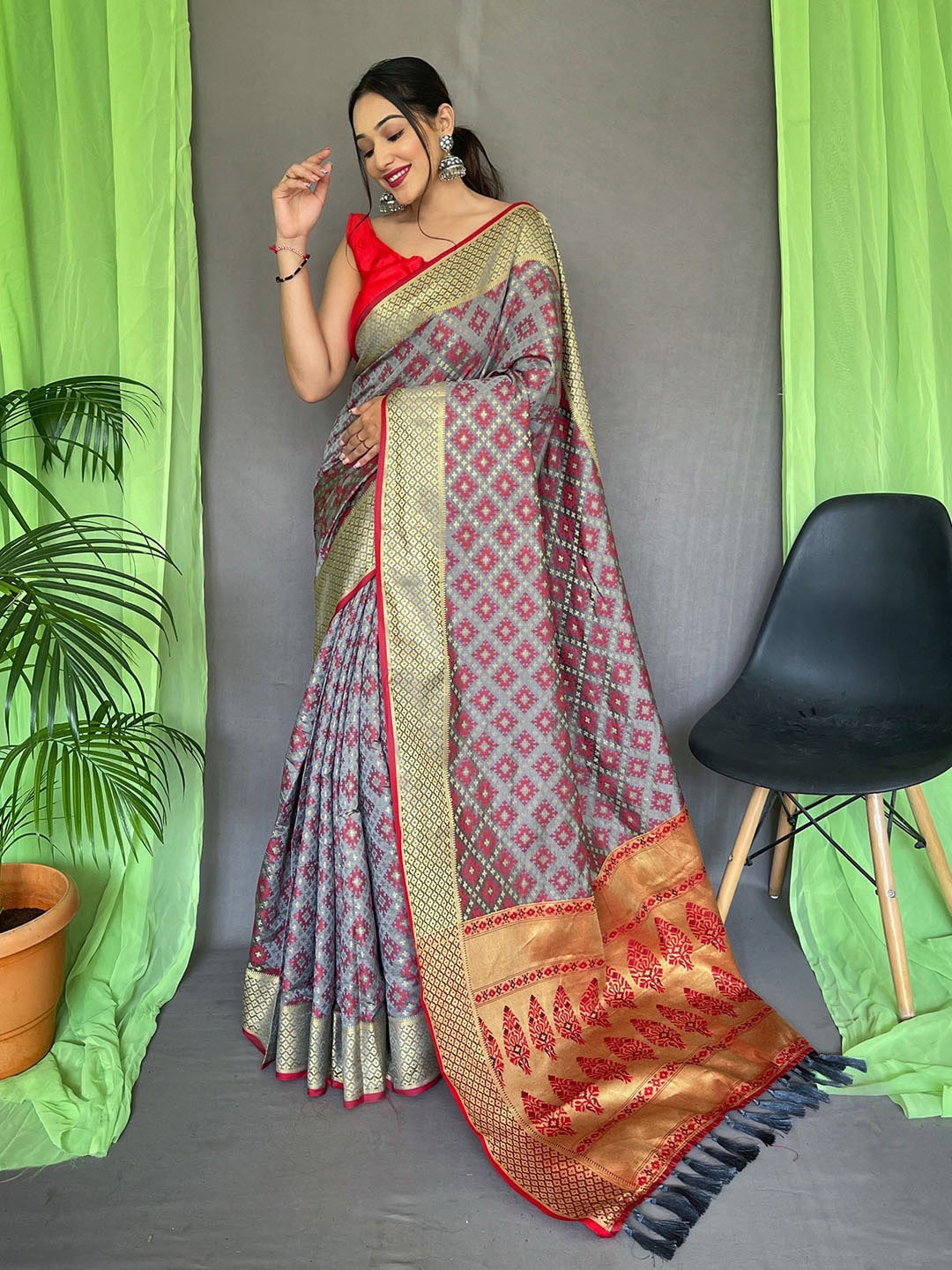 

KARAGIRI Zari Silk Blend Patola Saree, Grey