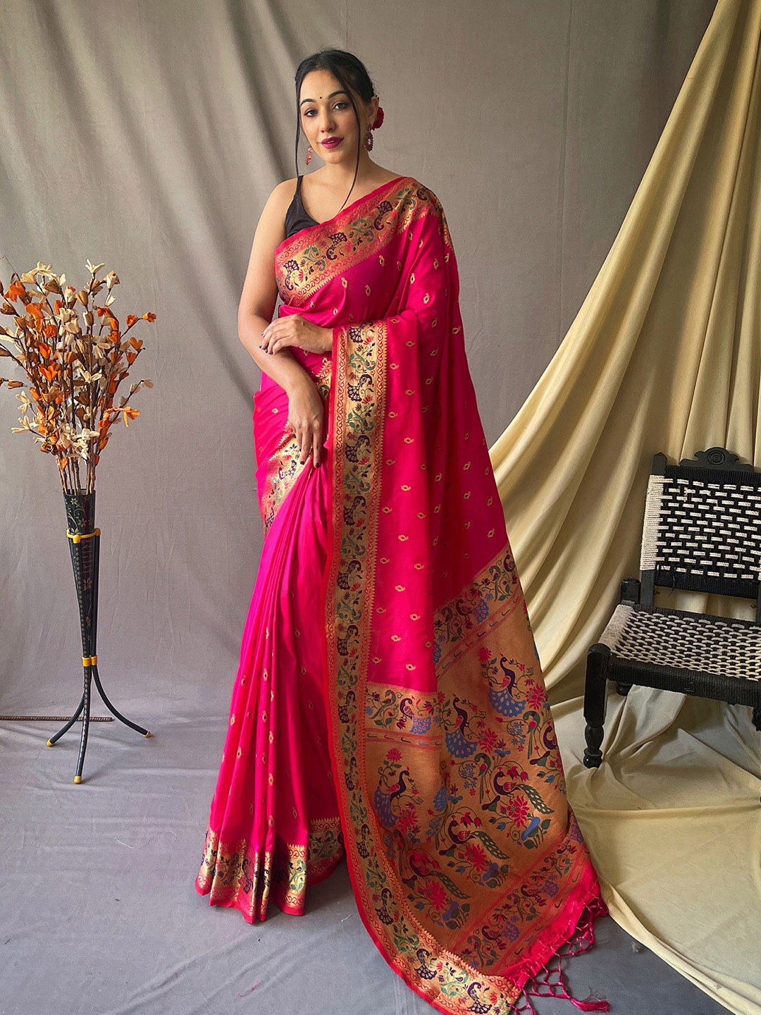 

KARAGIRI Ethnic Motifs Zari Silk Blend Paithani Saree, Pink