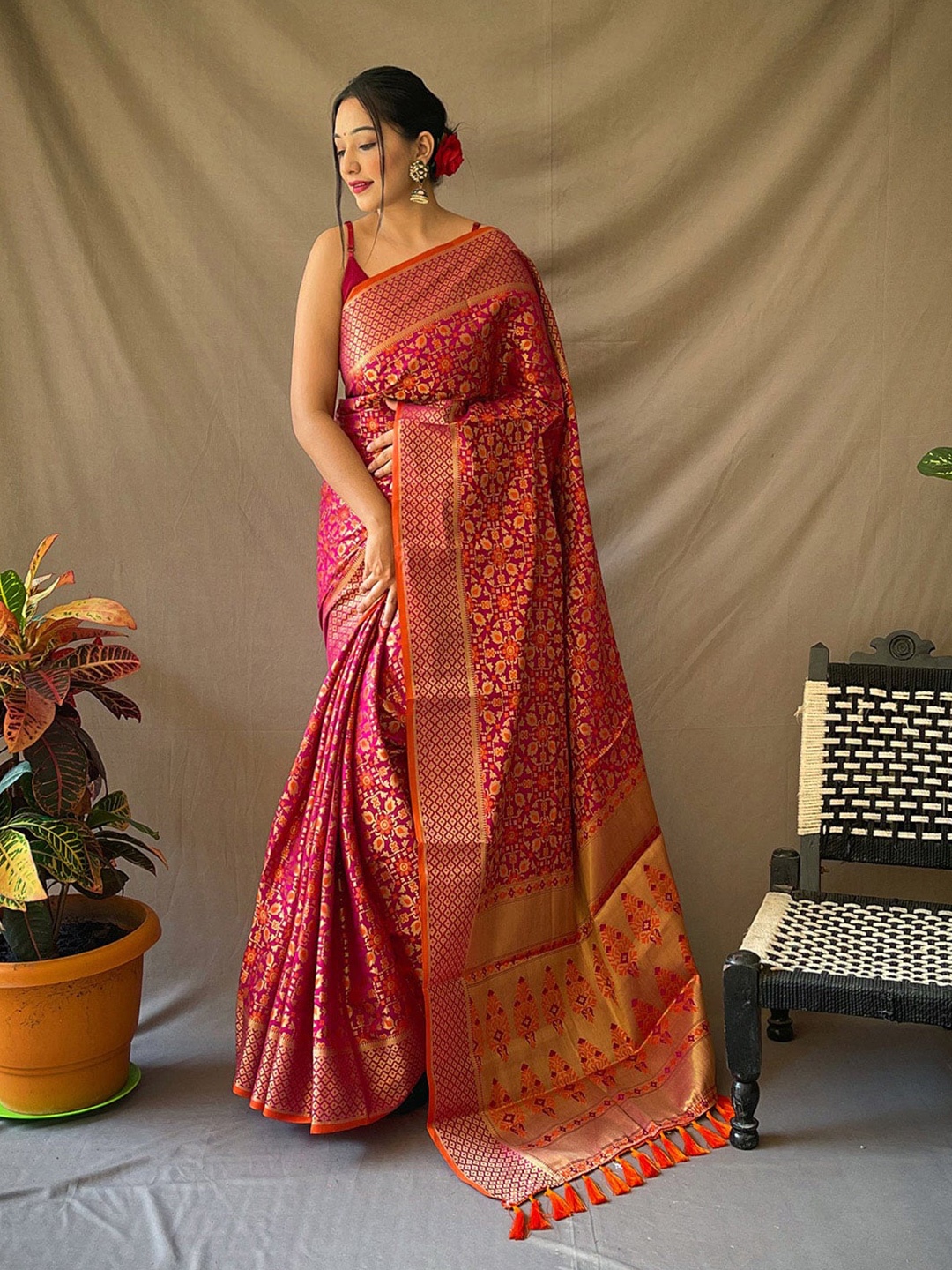 

KARAGIRI Ethnic Motifs Zari Silk Blend Patola Saree, Pink
