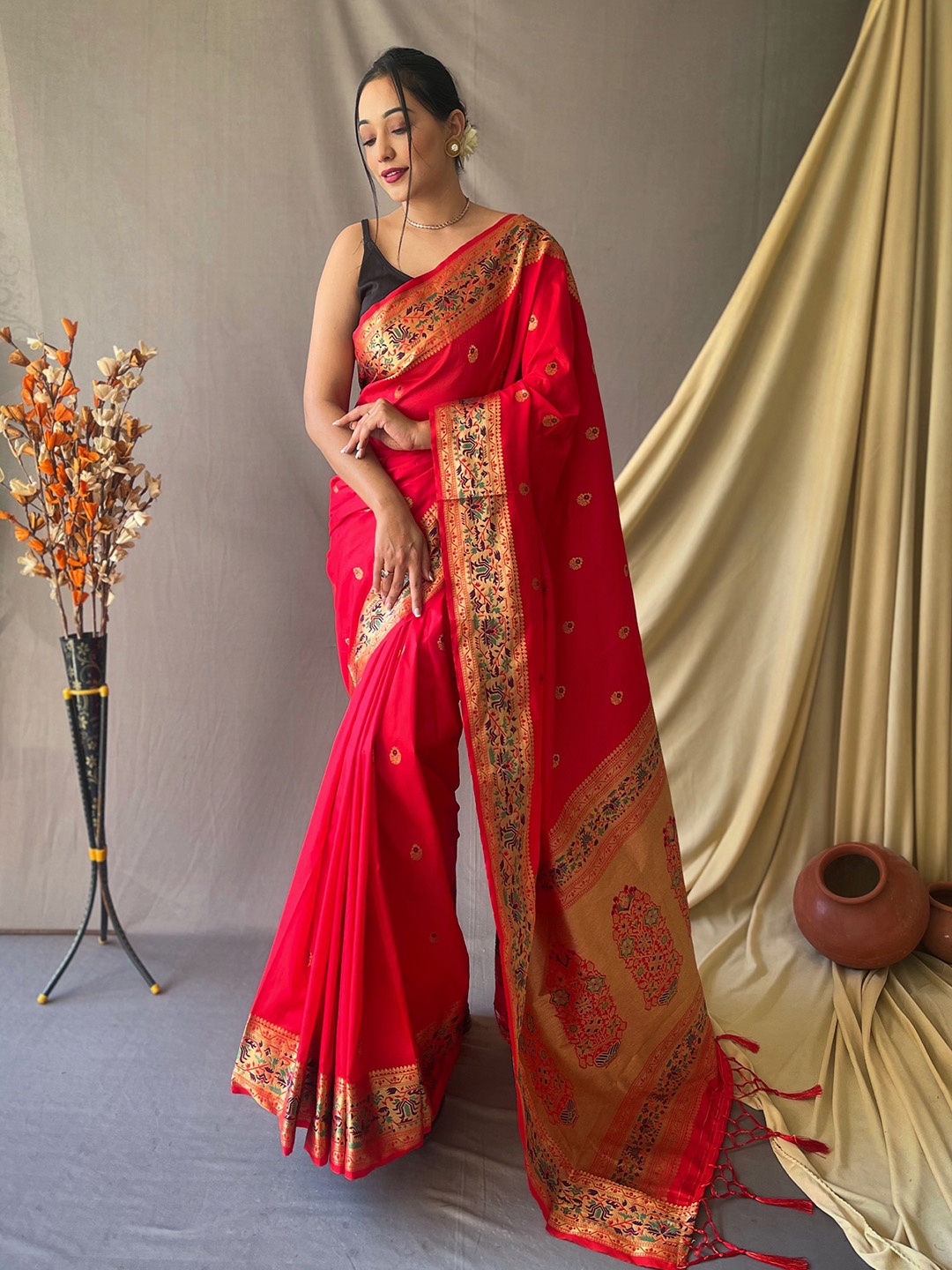 

KARAGIRI Woven Design Zari Silk Blend Paithani Saree, Red