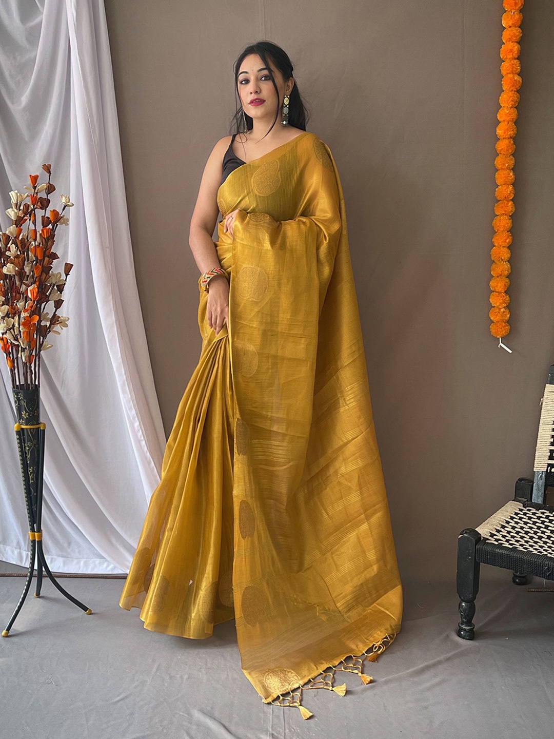 

KARAGIRI Woven Design Silk Blend Saree, Yellow