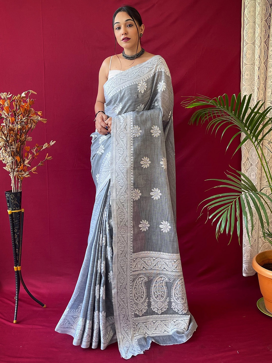 

KARAGIRI Woven Design Linen Blend Zari Saree, Grey