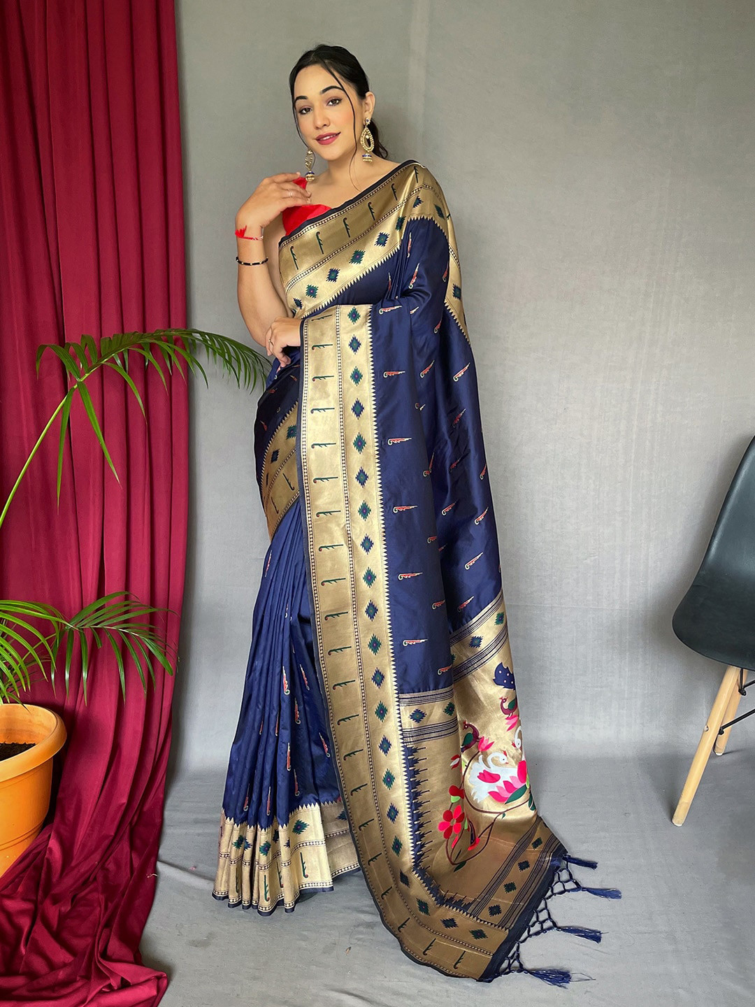

KARAGIRI Woven Design Zari Silk Blend Paithani Saree, Blue